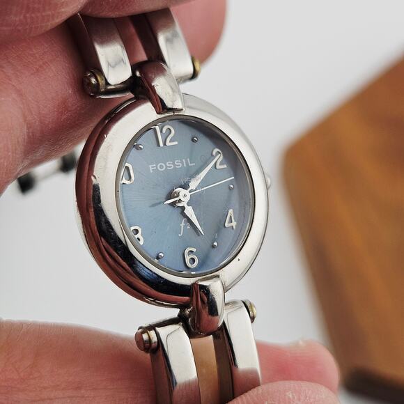 Fossil Women's Silver Tone Round Blue Dial Bracelet Watch Retro Link ES-8931 - Picture 3 of 7